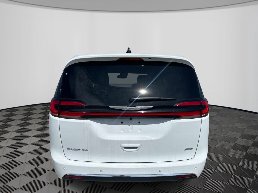 New 2026 Chrysler Pacifica Select AWD/4WD image 4