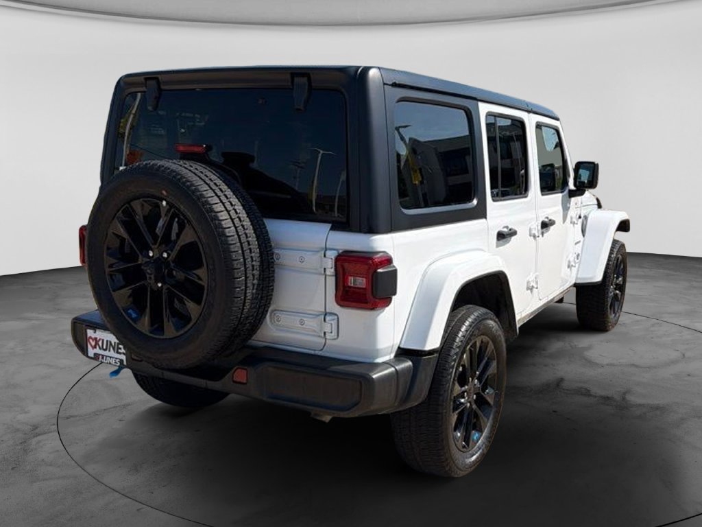 Used 2023 Jeep Wrangler Unlimited Sahara AWD/4WD image 9