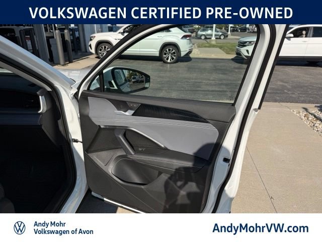 Used 2026 Volkswagen Tiguan SE w/ Panoramic Sunroof Package AWD/4WD image 16