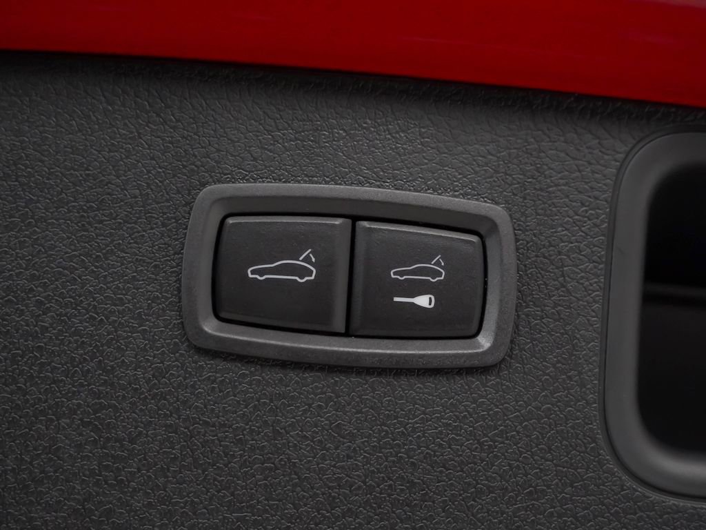 Certified 2025 Porsche Macan S image 28