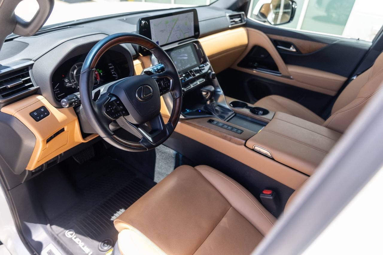 Used 2024 Lexus LX 600 4WD w/ Luxury Package image 20