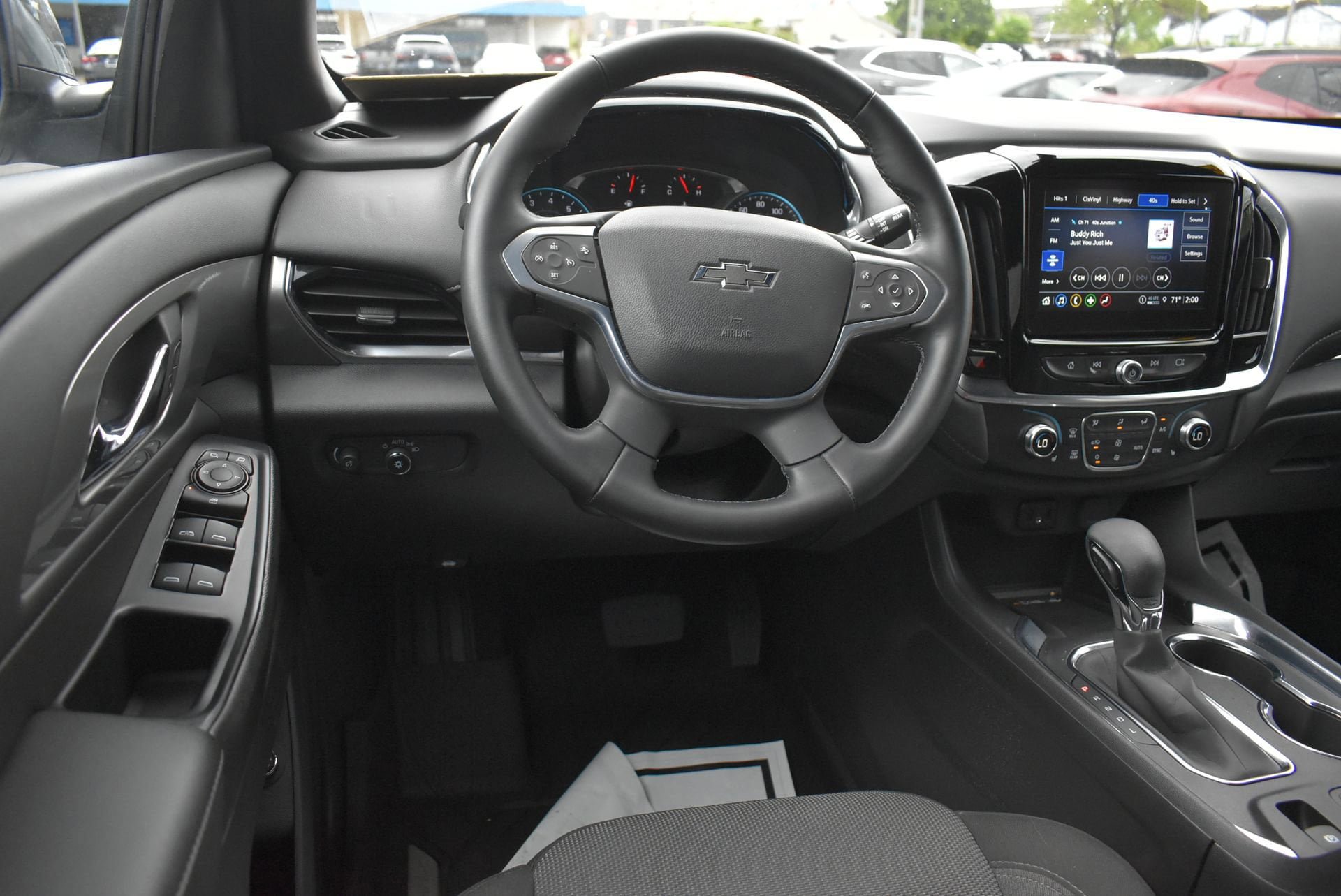 Used 2023 Chevrolet Traverse LT FWD image 19