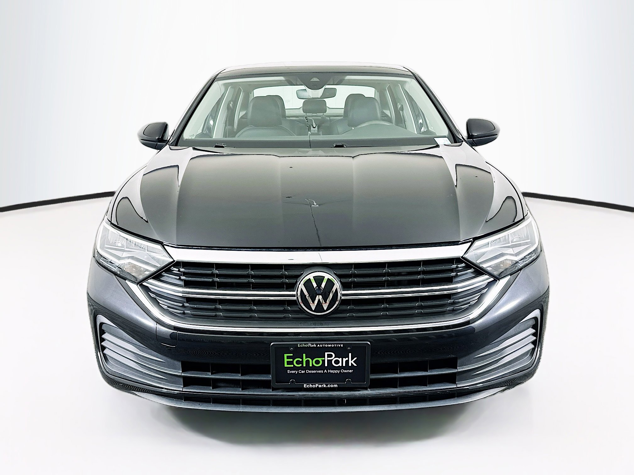 Used 2024 Volkswagen Jetta SE w/ Panoramic Sunroof Package FWD image 2