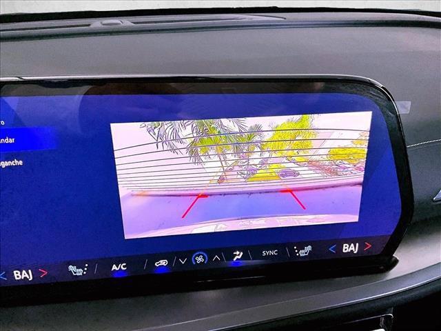 Used 2025 Chevrolet Traverse LT FWD image 23