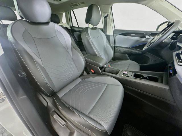 Used 2025 Volkswagen Tiguan SE AWD/4WD image 23