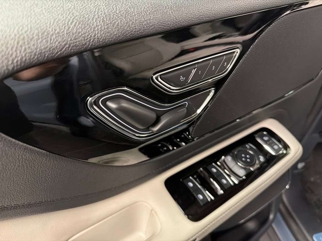 New 2026 Lincoln Aviator AWD image 27
