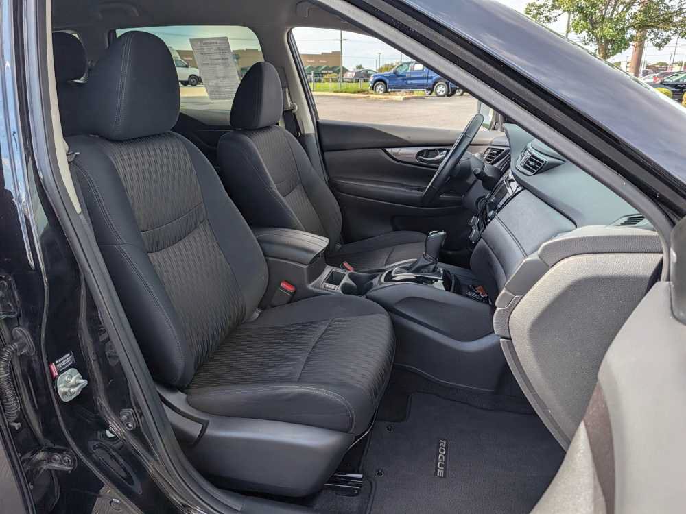 Used 2018 Nissan Rogue SV w/ Premium Package AWD/4WD image 23