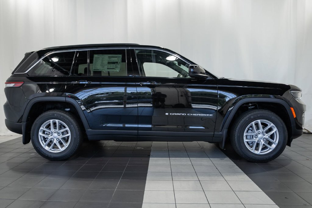 New 2026 Jeep Grand Cherokee Laredo X AWD/4WD image 3
