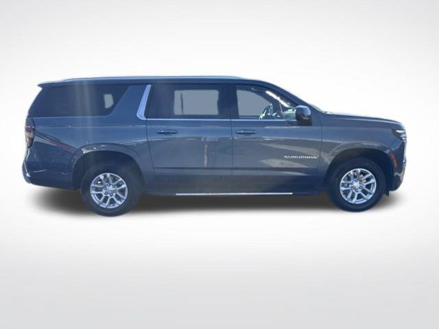Used 2025 Chevrolet Suburban LT AWD/4WD image 9