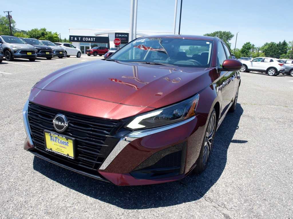 Used 2023 Nissan Altima 2.5 SV FWD image 1
