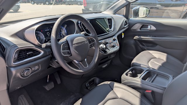 New 2027 Chrysler Pacifica Select FWD image 15