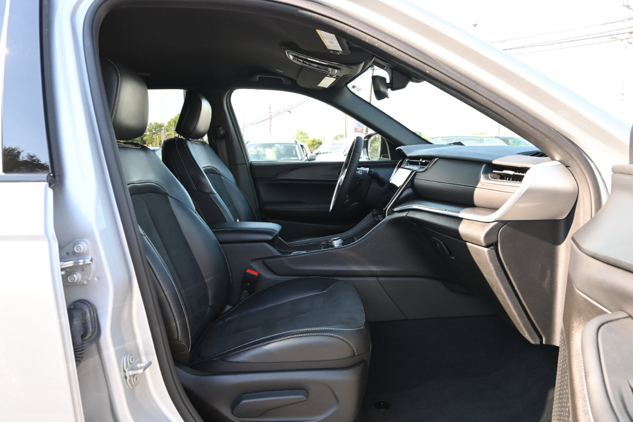 Used 2024 Jeep Grand Cherokee L Laredo image 33