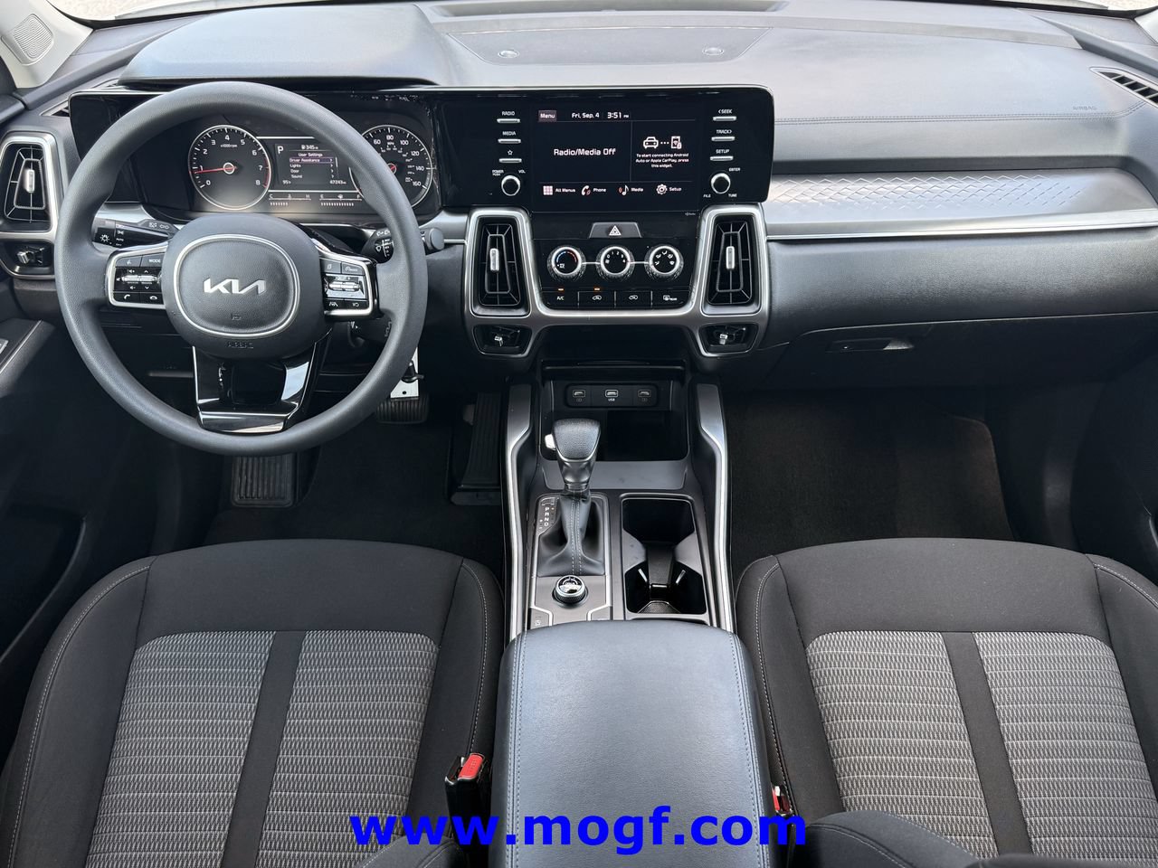 Used 2023 Kia Sorento LX FWD image 5