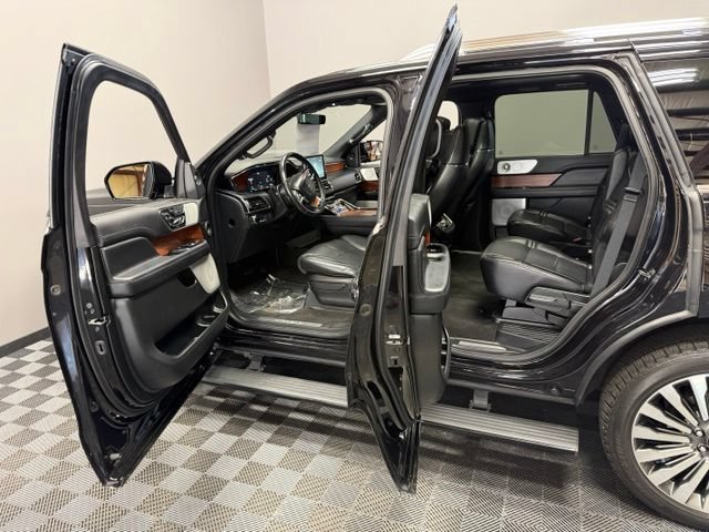 Used 2019 Lincoln Navigator Reserve AWD/4WD image 13