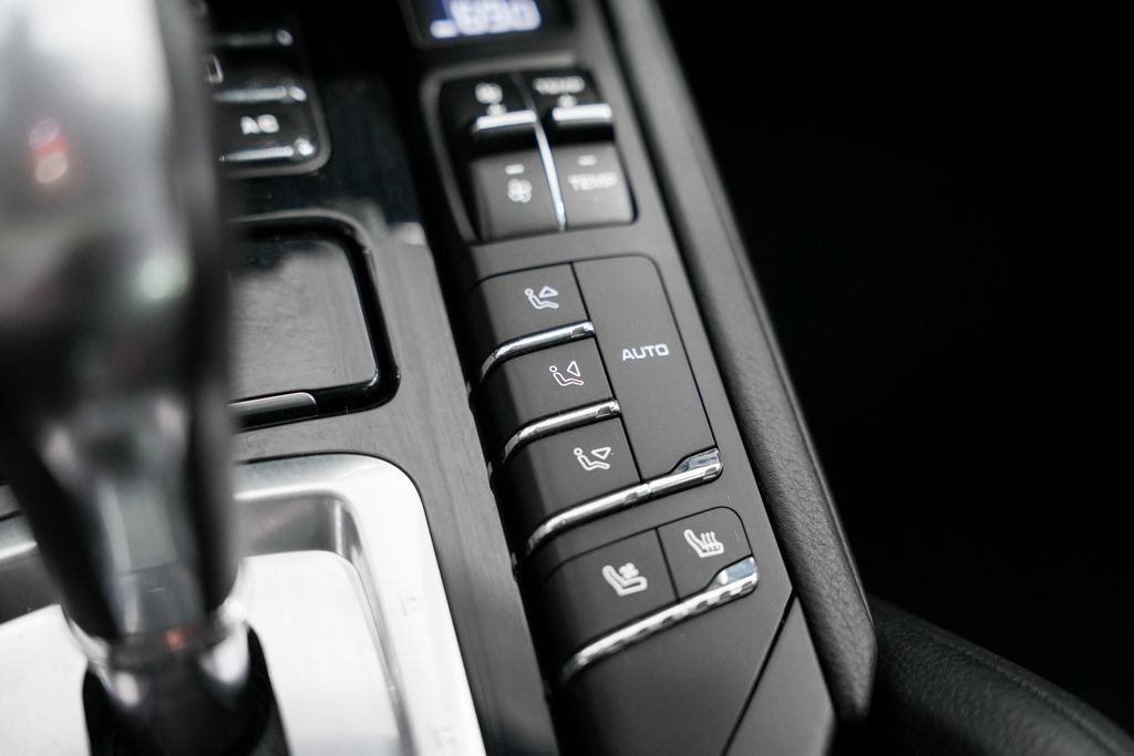 Used 2015 Porsche Cayenne S image 22