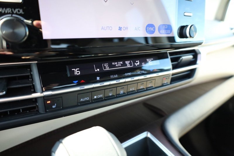 Used 2022 Toyota Sienna XLE image 20