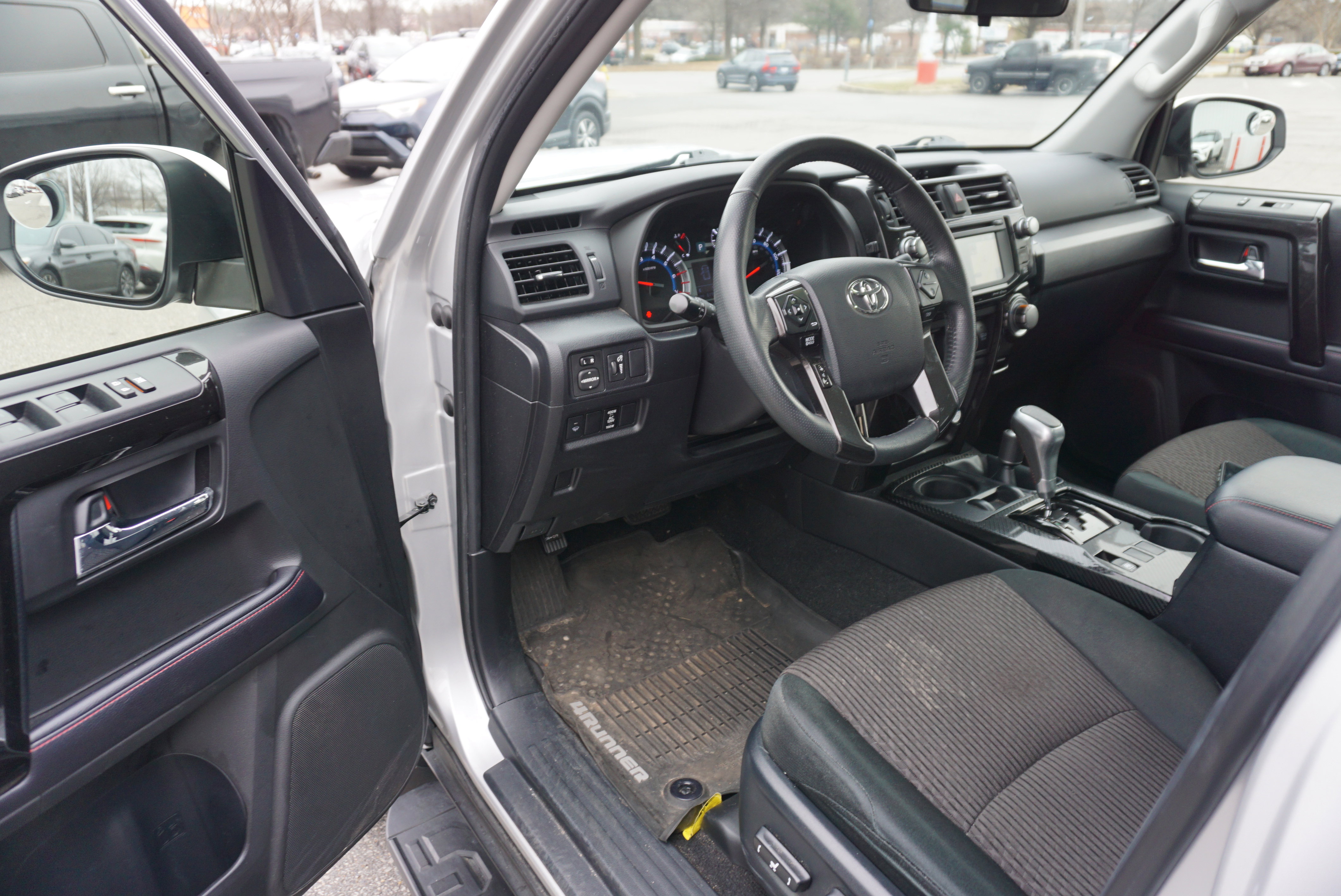 Used 2018 Toyota 4Runner TRD Off-Road image 7