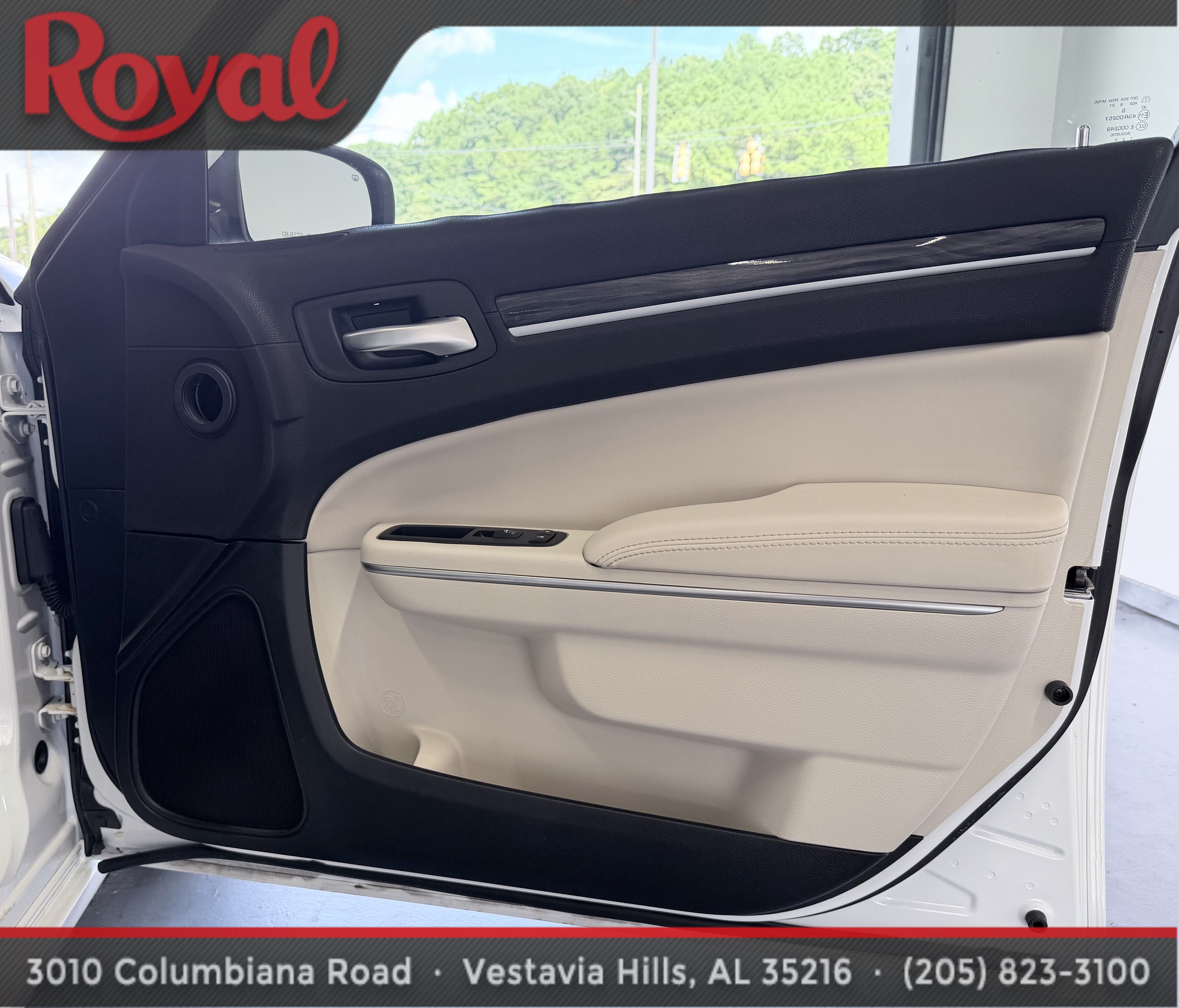 Used 2017 Chrysler 300 Limited w/ Driver Convenience Group RWD image 13