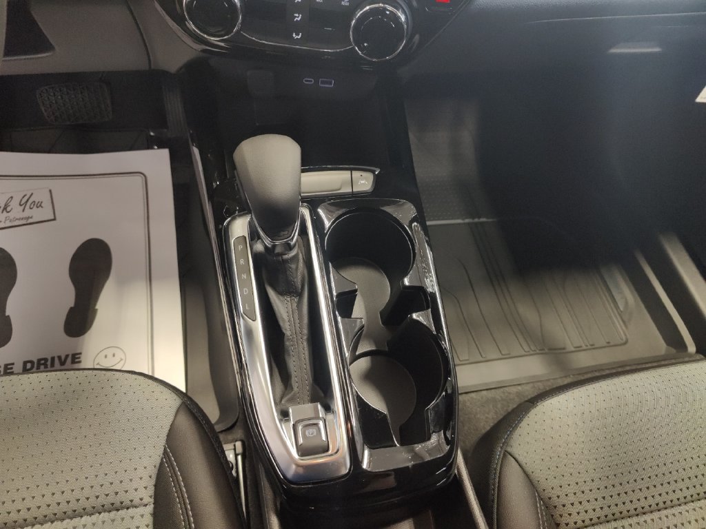 Used 2025 Chevrolet Trax LT FWD image 11