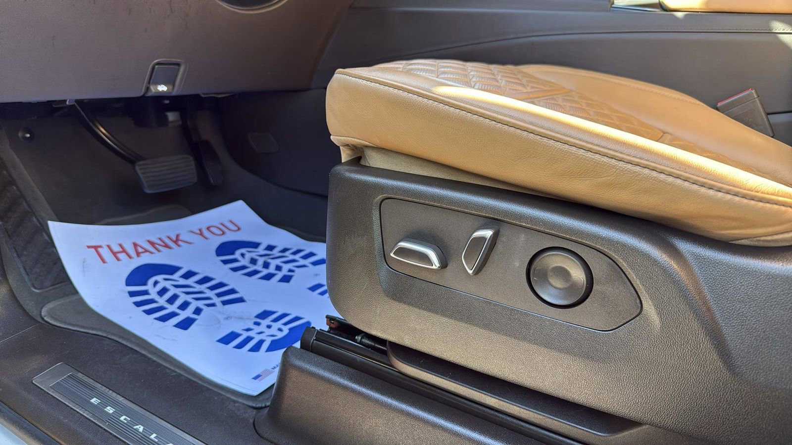 Used 2022 Cadillac Escalade ESV Sport w/ Touring Package image 11