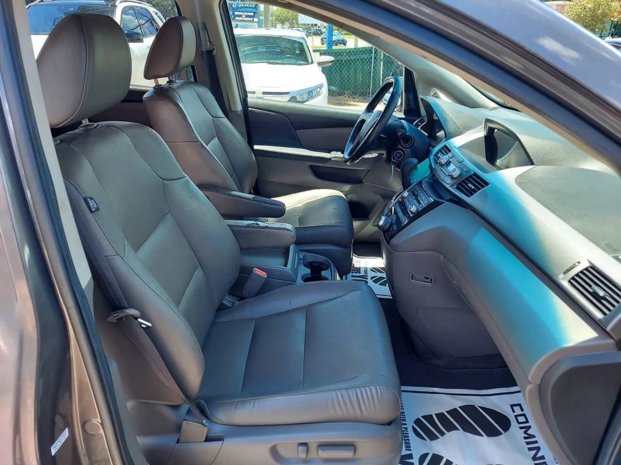 Used 2013 Honda Odyssey Touring Elite image 9