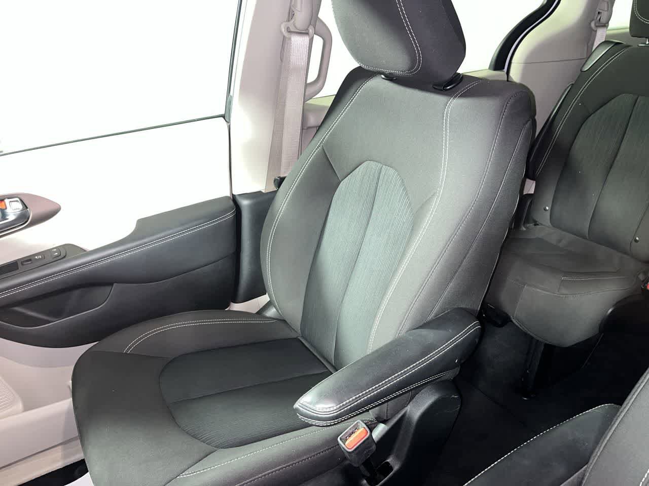 Used 2024 Chrysler Voyager LX FWD image 25