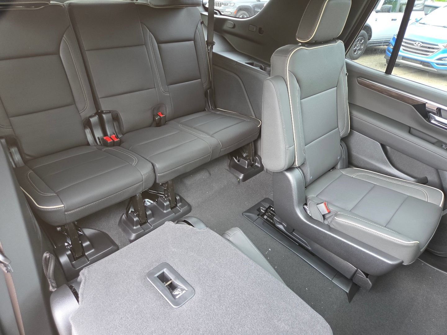New 2026 Chevrolet Tahoe Premier w/ Sun And Tow Package AWD/4WD image 25
