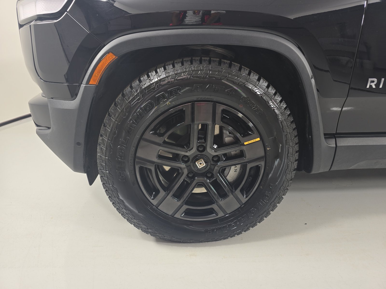 Used 2024 Rivian R1T Adventure Dual AWD/4WD image 9