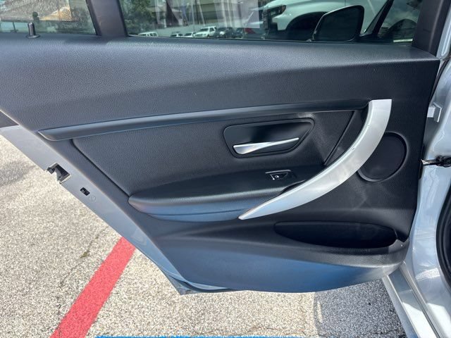 Used 2018 BMW 320i Sedan RWD image 23