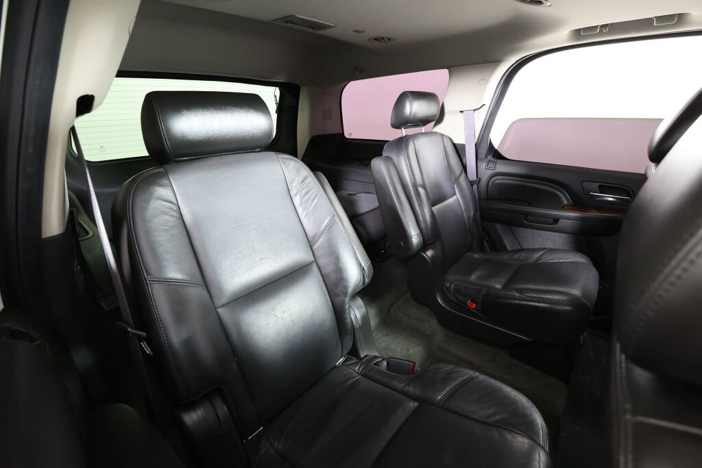 Used 2010 Cadillac Escalade Luxury AWD/4WD image 22
