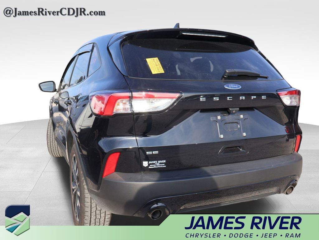 Used 2022 Ford Escape SE w/ SE Sport Appearance Package image 17