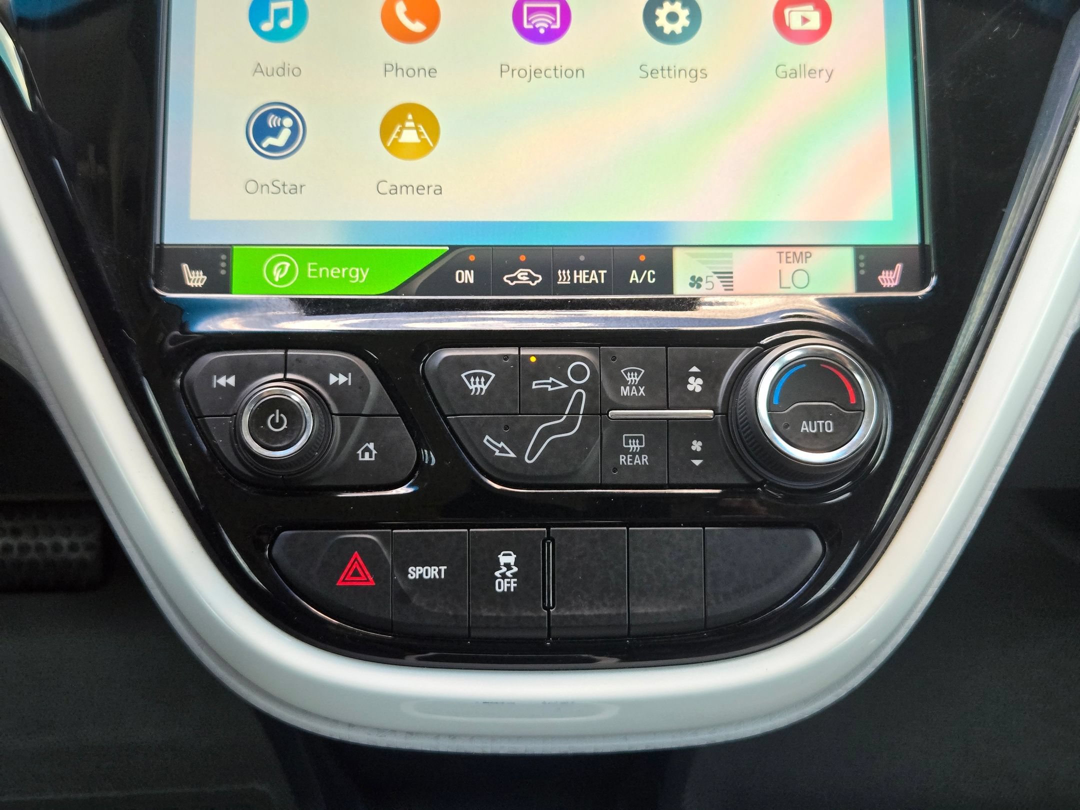 Used 2019 Chevrolet Bolt Premier w/ Infotainment Package FWD image 19