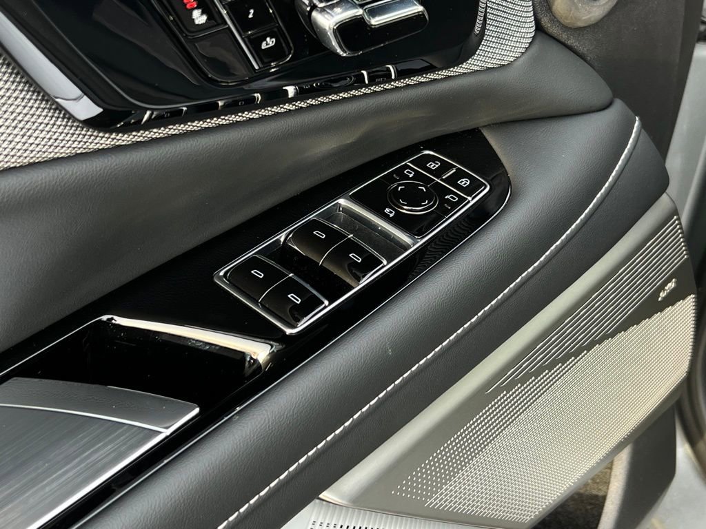 New 2026 Cadillac Optiq Luxury 1 image 6