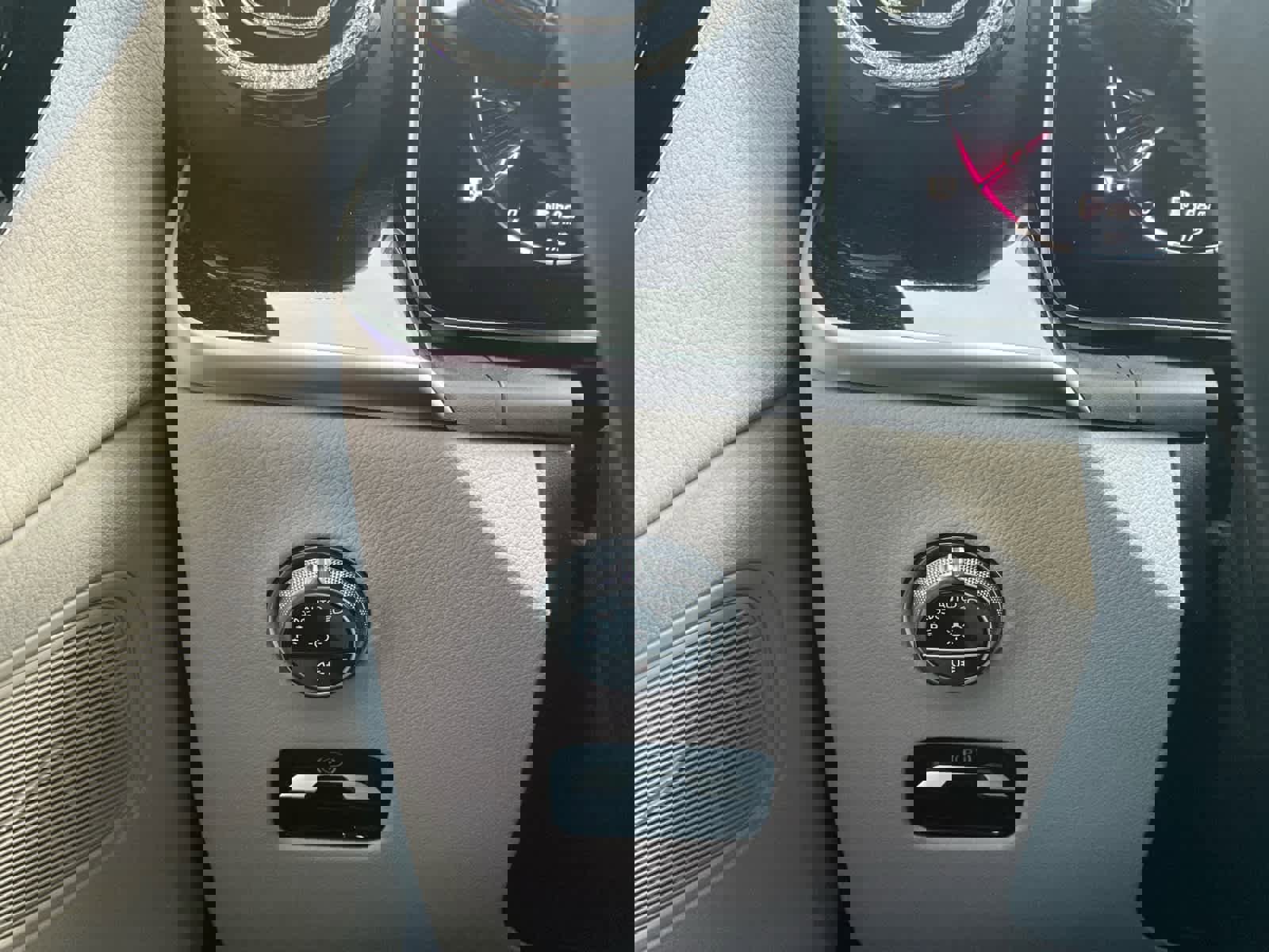 Used 2025 Mercedes-Benz GLC 350e 4MATIC image 19