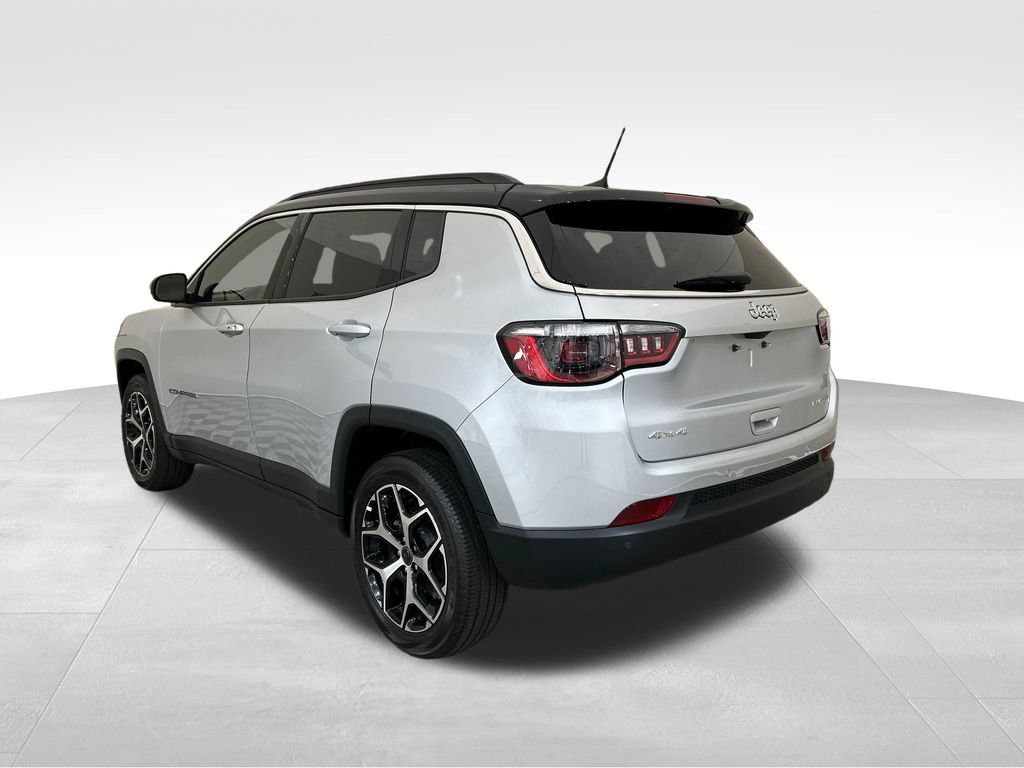 Used 2025 Jeep Compass Limited AWD/4WD image 3