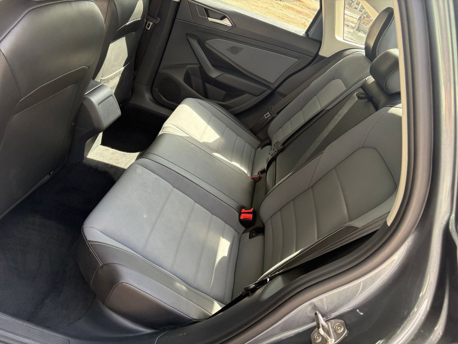 Used 2025 Volkswagen Jetta SE image 39