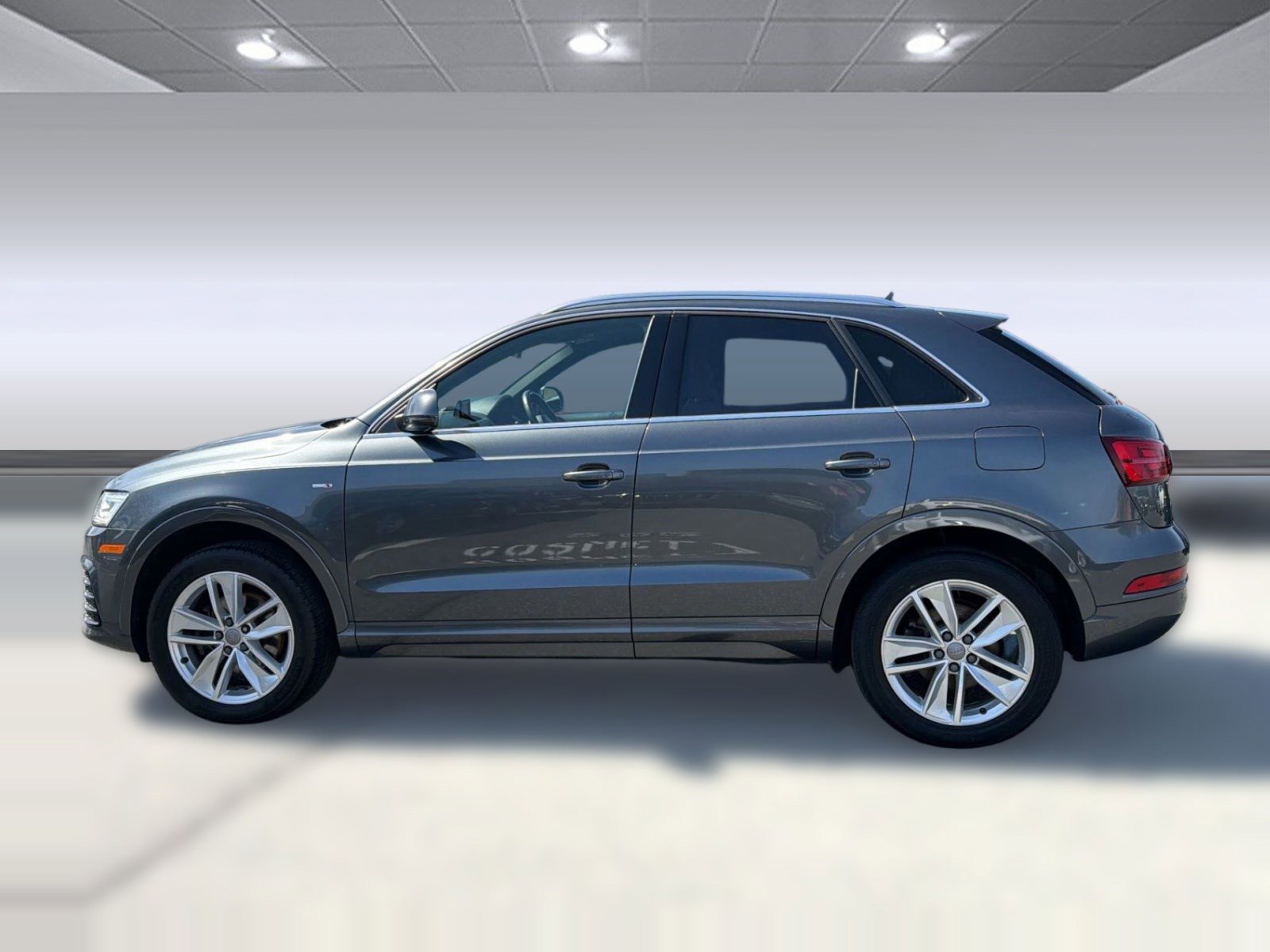 Used 2018 Audi Q3 2.0T Premium Plus w/ Premium Plus Package AWD/4WD image 2