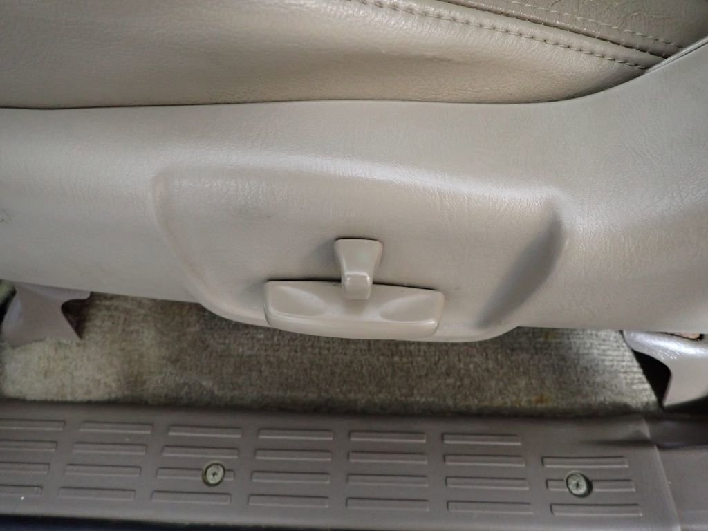 Used 2000 Toyota 4Runner Limited image 18