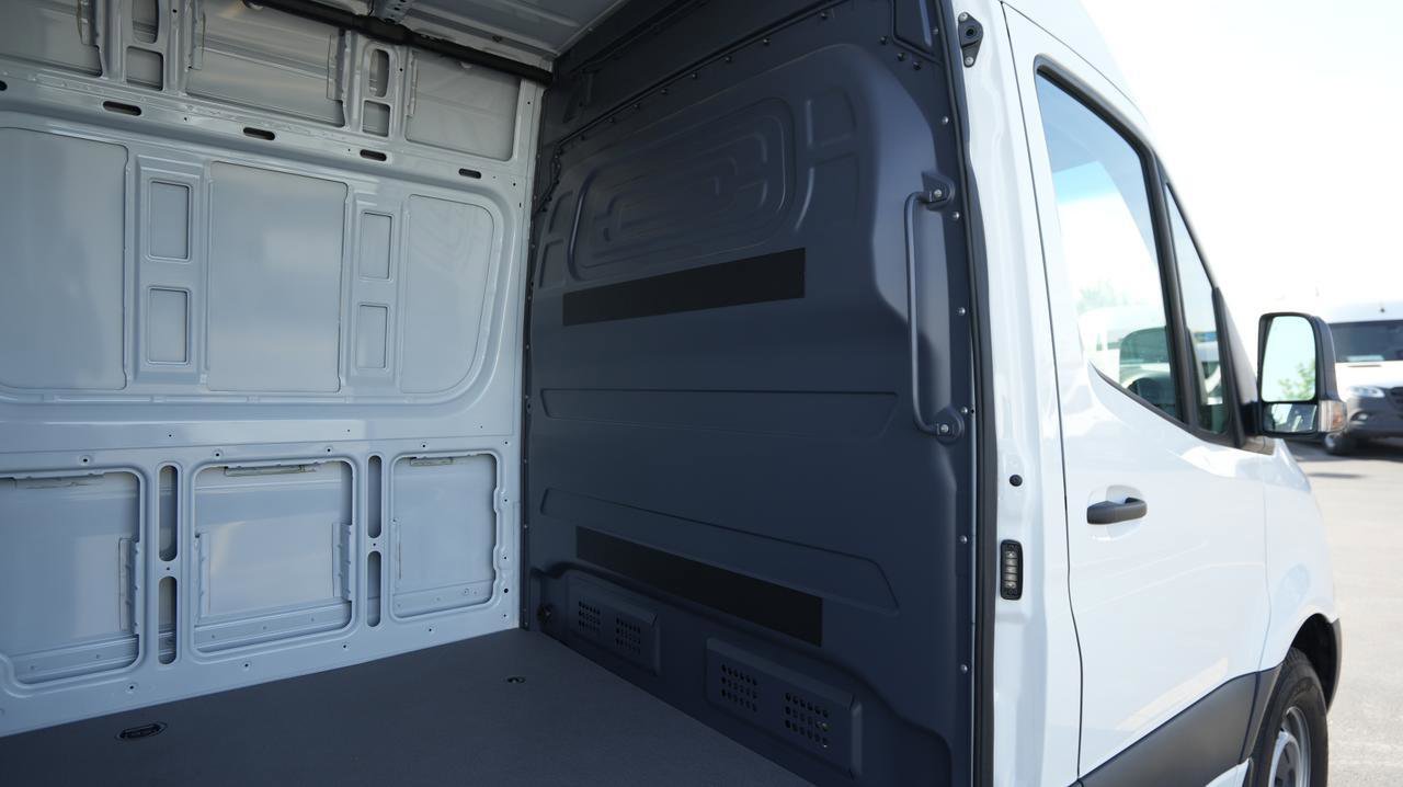 Used 2024 Mercedes-Benz Sprinter 144 Cargo image 9