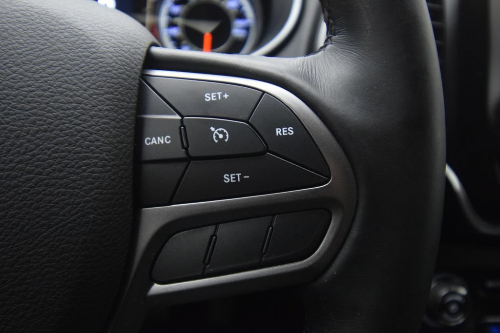 Used 2019 Jeep Cherokee Latitude Plus w/ Cold Weather Group AWD/4WD image 34
