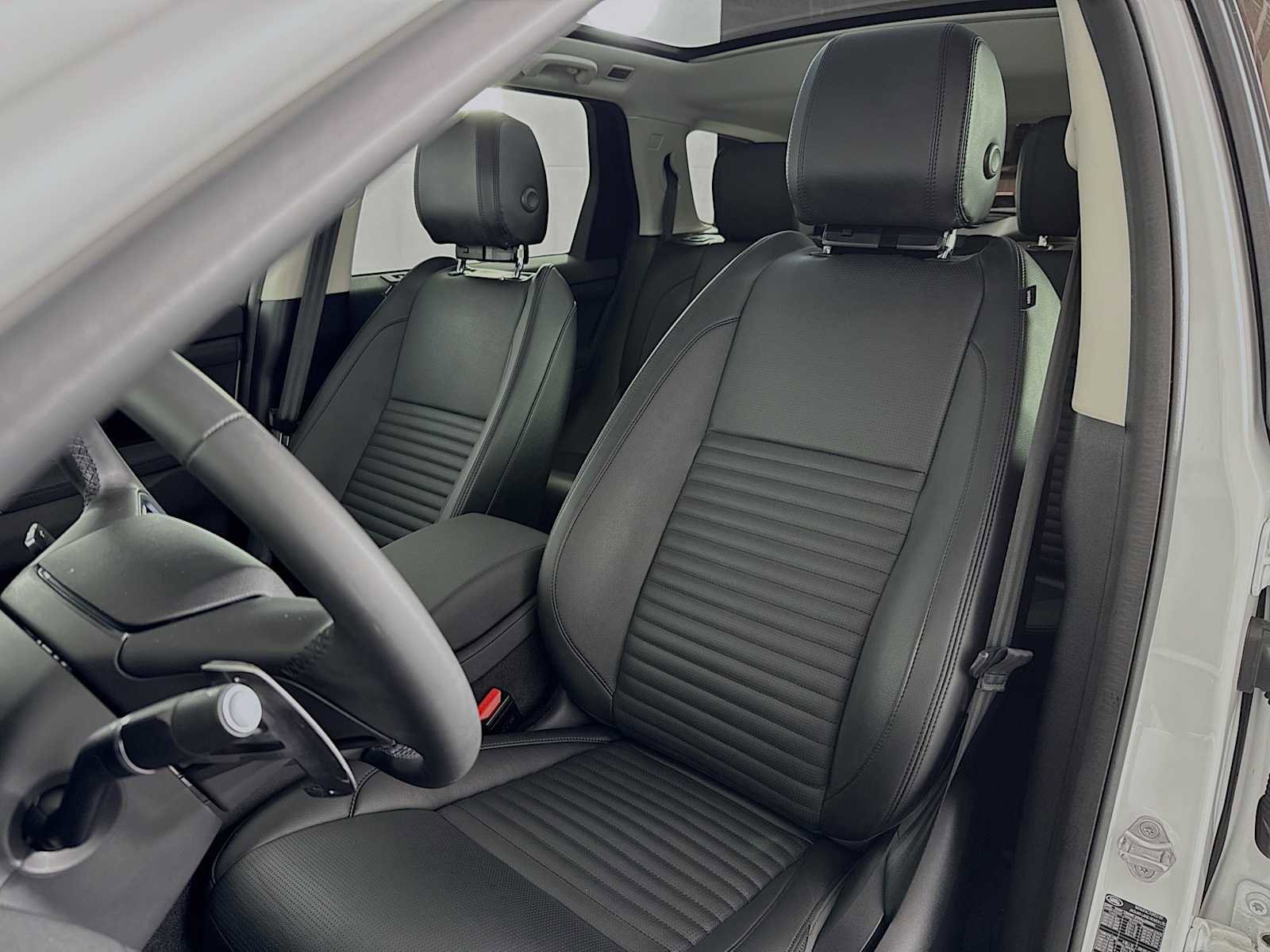 Used 2024 Land Rover Discovery Sport S image 10