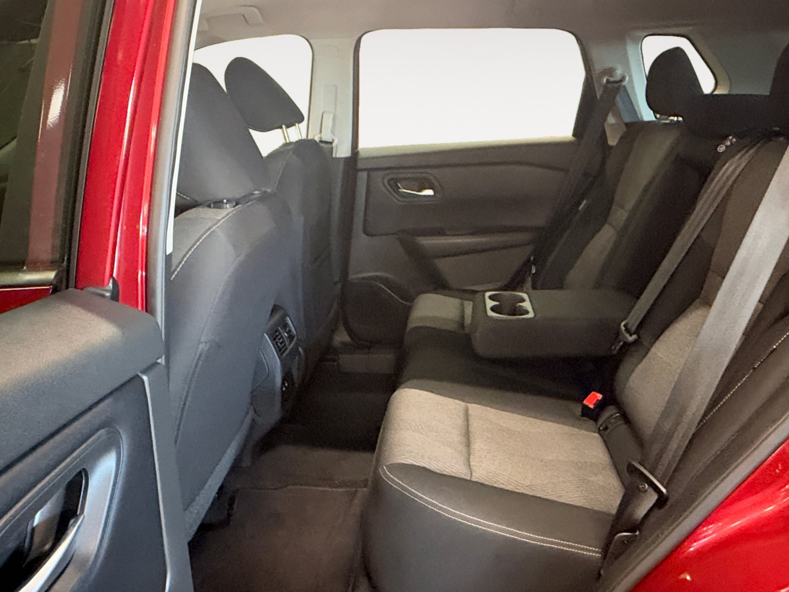 Used 2025 Nissan Rogue SV FWD image 23