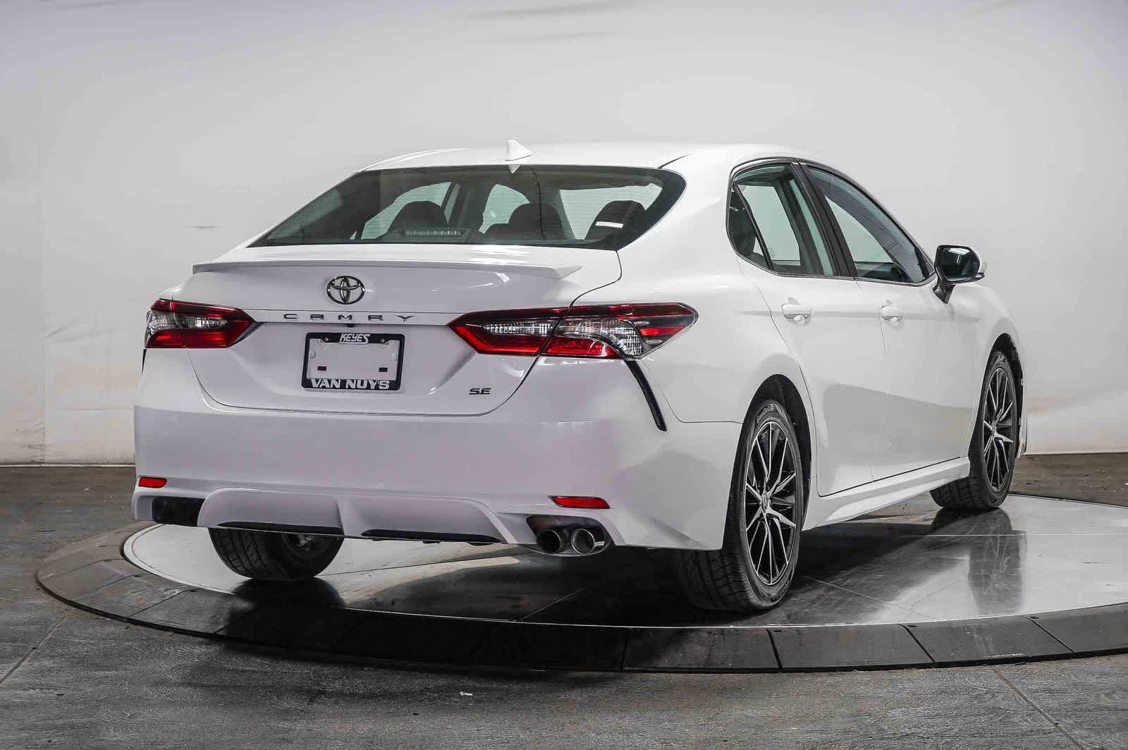 Certified 2024 Toyota Camry SE FWD image 5