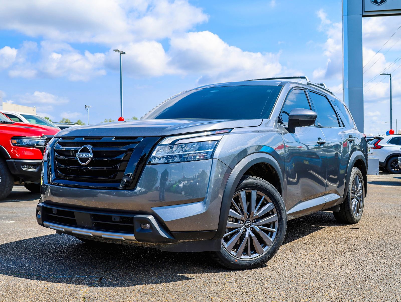 Used 2024 Nissan Pathfinder SL w/ SL Premium Package image 1