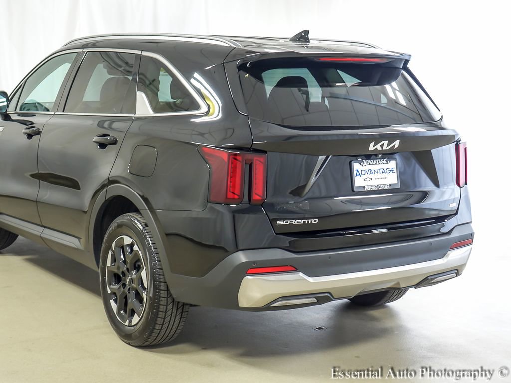 Used 2024 Kia Sorento S image 7
