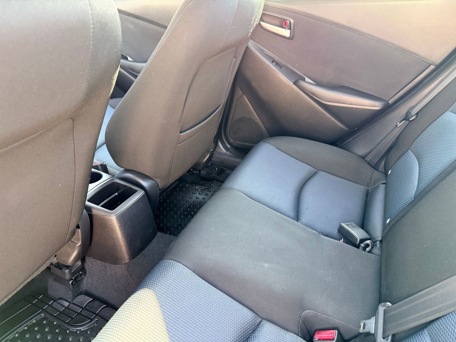 Used 2019 Toyota Yaris LE image 21