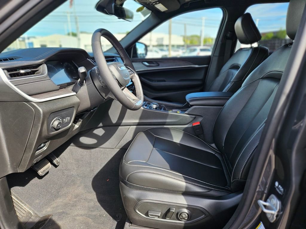 New 2025 Jeep Grand Cherokee Limited image 18