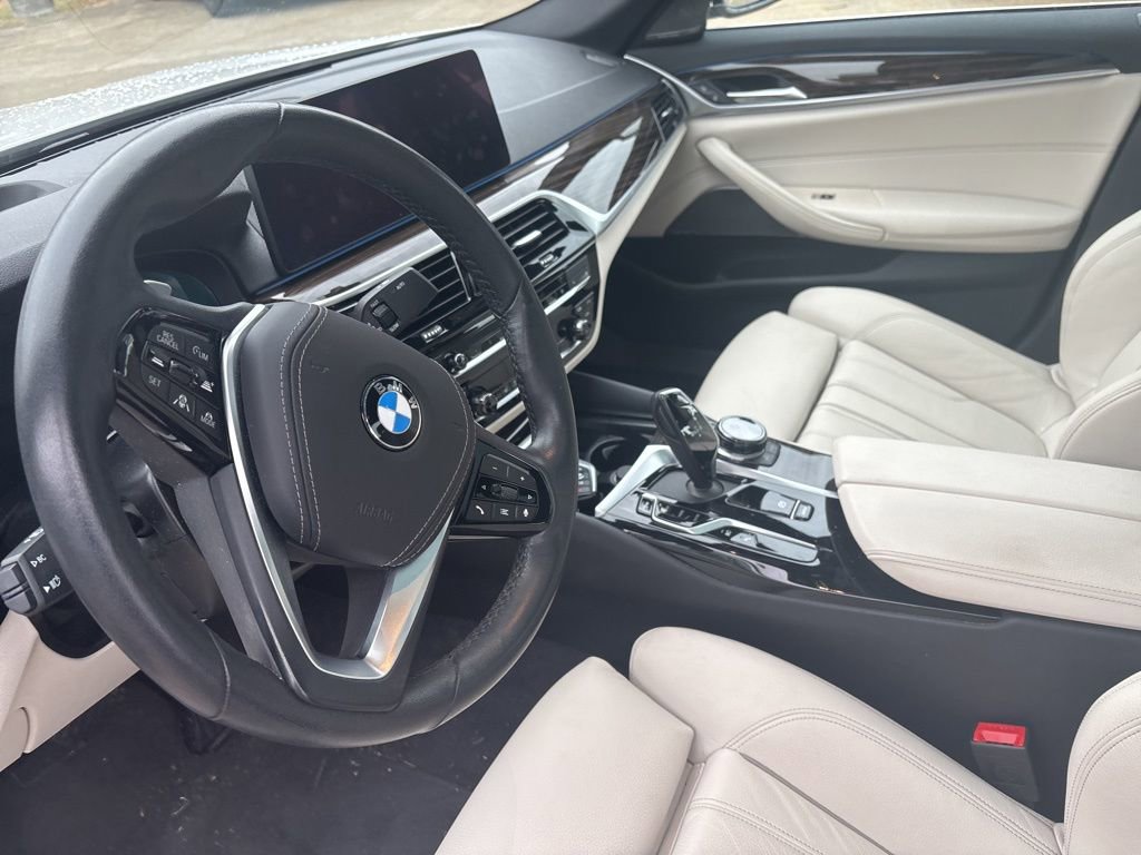 Used 2021 BMW 530e w/ Executive Package image 12