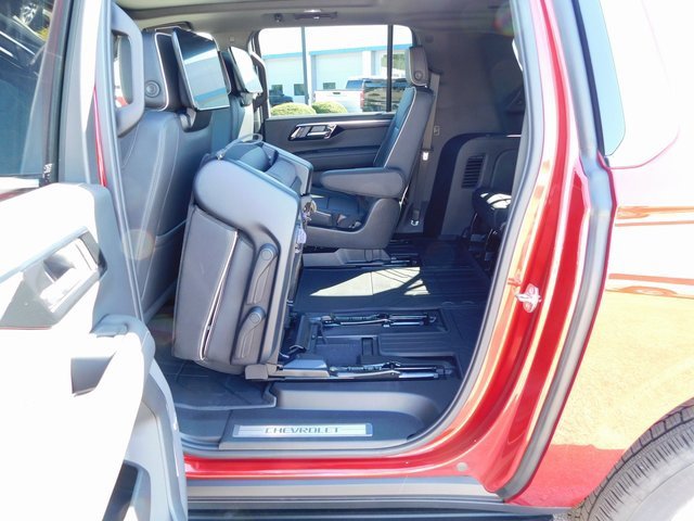 New 2025 Chevrolet Suburban Premier image 38
