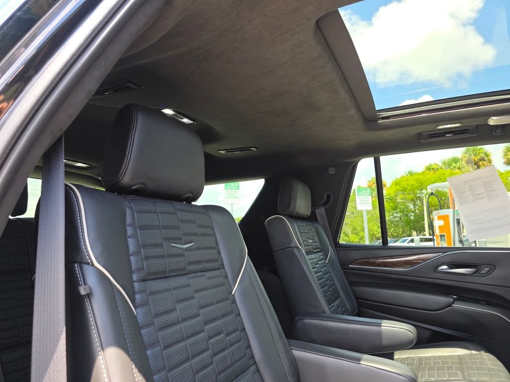 Used 2021 Cadillac Escalade Sport Platinum RWD image 19